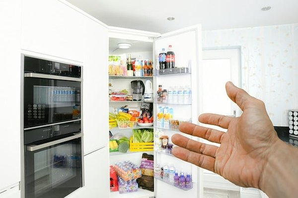 Revitalize your home: essential fridge cleaning tips